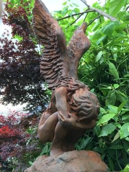 Engel mit erhobenen Flügeln - Steinstatue - 119 cm - Oxid